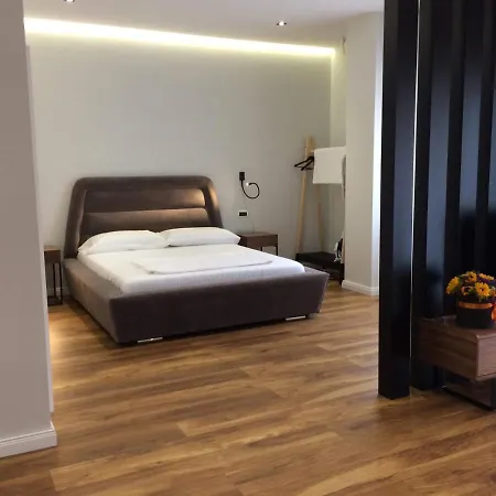 Skanderbeg Square Deluxe 3 * Tirana