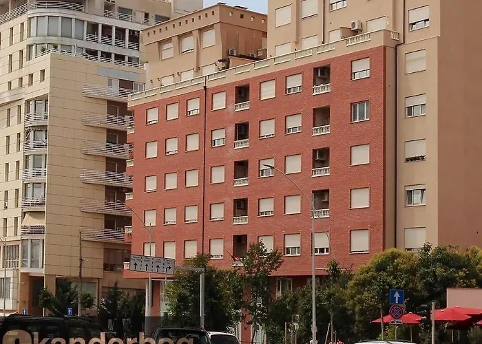 Skanderbeg 3 地拉那